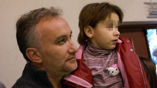 Una nena usada por sus padres para una estafa fue abusada