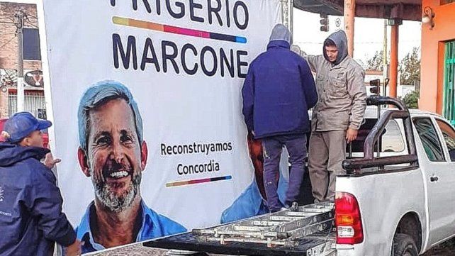 La publicidad política abunda en todas las calles de la ciudad y por este motivo se aplicó la ordenanza 35.004/12.