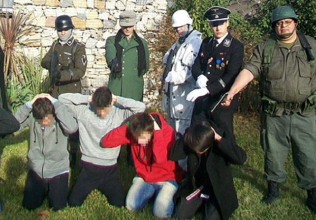 Escándalo: vestidos de nazis, simularon un fusilamiento en un festival de animé