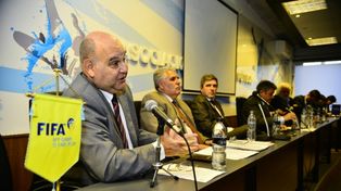 Los futbolistas uruguayos levantaron la huelga
