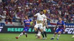 Facundo Mallo anotó el gol de la apertura de Central ante Fortaleza en Brasil y luego salió reemplazado por lesión.