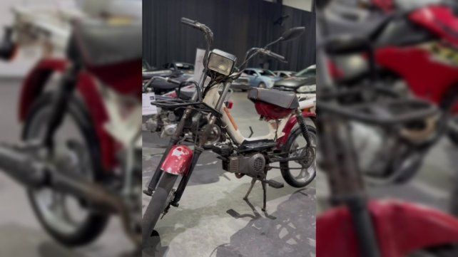 El ciclomotor se incluyó en la subasta con un precio base de 45.000 pesos.