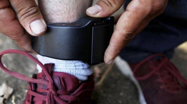 Proponen el uso de tobilleras electrónicas para casos de violencia de género e intrafamiliar en Santa Fe