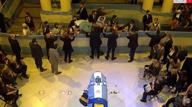 Gianinna se puso al lado de los médicos legistas y vio todo el trabajo que hizo la policía científica.