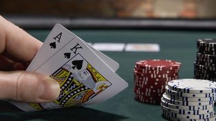 Secretos de los gestos del crupier de blackjack