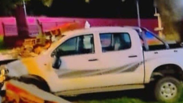 Diamante: dos heridos tras despistar una camioneta y chocar contra el muro perimetral de una casa