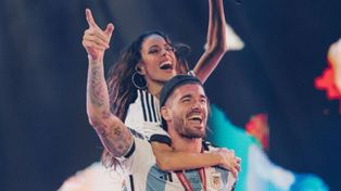 Tini Stoessel estuvo presente en un palco junto al hijo de Rodrigo De Paul celebrando la agónica victoria argentina ante Egipto