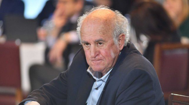 Parrilli dijo que la ley de ficha limpia solamente busca proscribir a Cristina