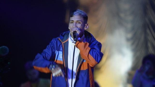 L-Gante llegó tarde a Rosario, recibió la distinción de Visitante Distinguido y se fue temprano
