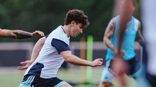 &nbsp;Julián Álvarez, quien se recupera de una molestia en el tobillo que le había generado inflamación, empezó a entrenar con normalidad.&nbsp;