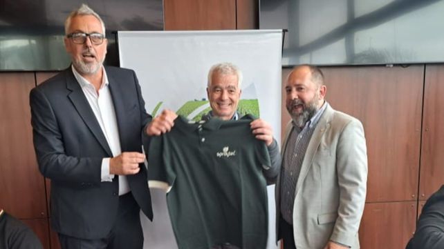 La bienvenida a Guillermo Alonso.
