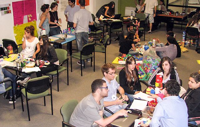 En acción. Los diferentes grupos trabajaron con una problemática particular durante cuatro días.