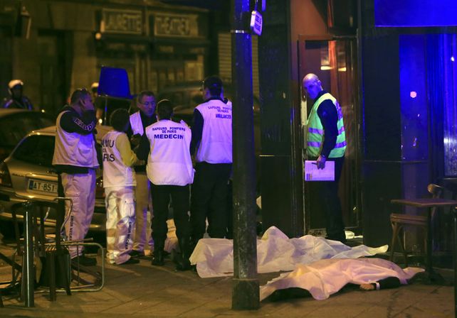 Mueren al menos 40 personas en tiroteos y explosiones simultáneos en París