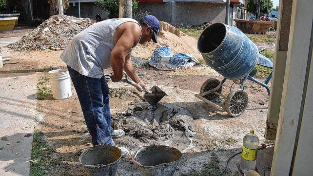 Se necesitan casi 10 años de sueldos mínimos para construir una casa de 70m² en Santa Fe