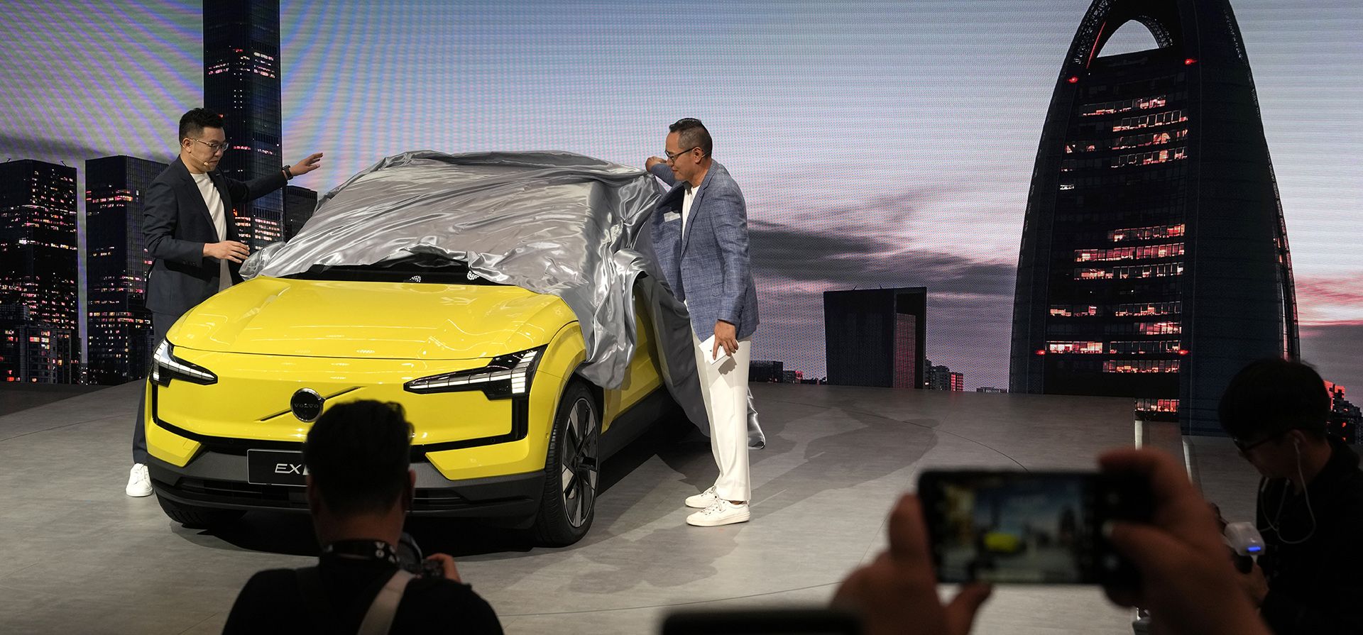 El SUV eléctrico Volvo EX30 se presenta durante Auto China 2024 en Beijing, el jueves 25 de abril de 2024. Los fabricantes de automóviles globales y las nuevas empresas de vehículos eléctricos presentaron el jueves nuevos modelos y autos conceptuales en la feria del automóvil más grande de China. (Foto AP/Ng Han Guan El SUV eléctrico Volvo EX30 se presenta durante Auto China 2024 en Beijing, el jueves 25 de abril de 2024. Los fabricantes de automóviles globales y las nuevas empresas de vehículos eléctricos presentaron el jueves nuevos modelos y autos conceptuales en la feria del automóvil más grande de China. (Foto AP/Ng Han Guan