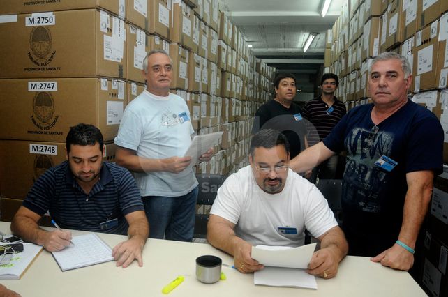 Conteo. El trabajo en el Tribunal Electoral continuará hoy. / Manuel Testi.