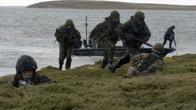 ingleses en malvinas. Unos mil efectivos británicos permanecen en las islas argentinas desde la guerra.