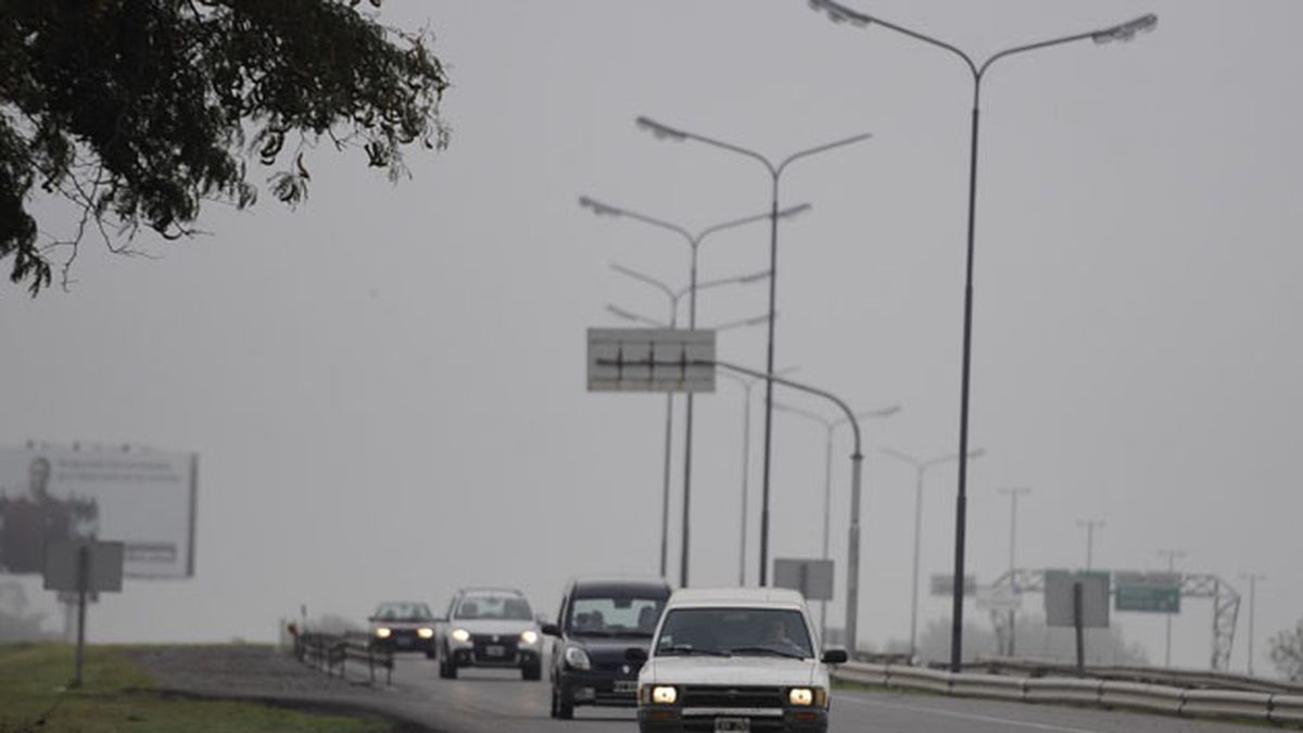 La niebla complica el tránsito en rutas y autopistas de la región y el ...