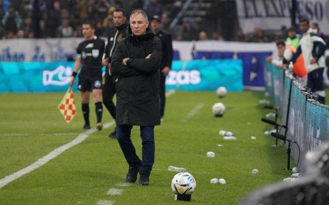Ariel Holan vivió con intensidad el partido de Central en el bosque.&nbsp;