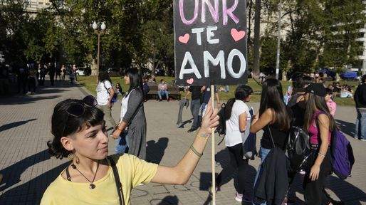 Ya arrancó la manifestación en Rosario en defensa de la educación pública: todas las fotos