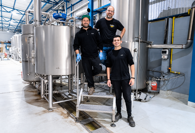 Leonardo Milatich, Pablo cCcarelli e Ignacio Lovey, socios de la fábrica de cerveza artesanal Faucaria.