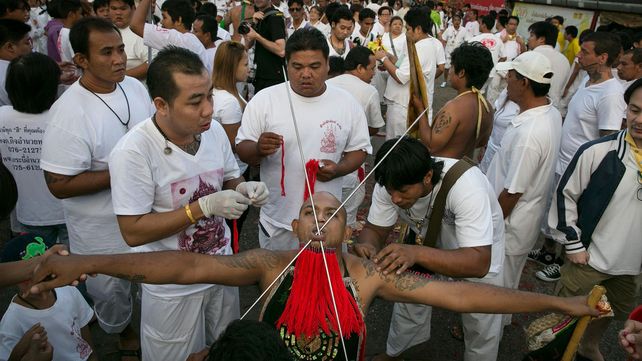Las postales del extraño festival vegetariano tailandés