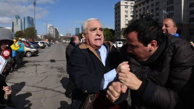 Ordenaron detener al ex titular de la UIA Juan Carlos Lascurain