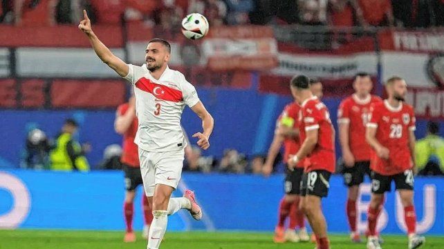 Turquía completó el cuadro de cuartos de final y estará cara a cara con Países Bajos en la Eurocopa. Turquía completó el cuadro de cuartos de final y estará cara a cara con Países Bajos en la Eurocopa.