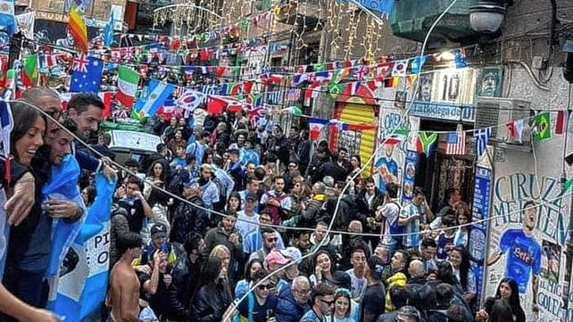 En diferentes países del mundo se celebró el título de Argentina como campeón mundial. En diferentes países del mundo se celebró el título de Argentina como campeón mundial.