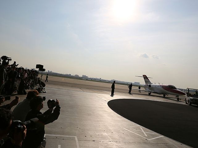 Honda presentó su nuevo y elegante avión