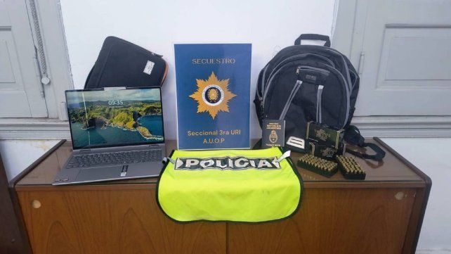 Apresaron a una mujer que había robado balas, un arma y una computadora de una casa de barrio Candioti