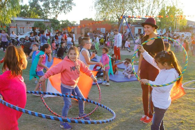 Día de juegos en el barrio Las Lomas de Santa Fe
