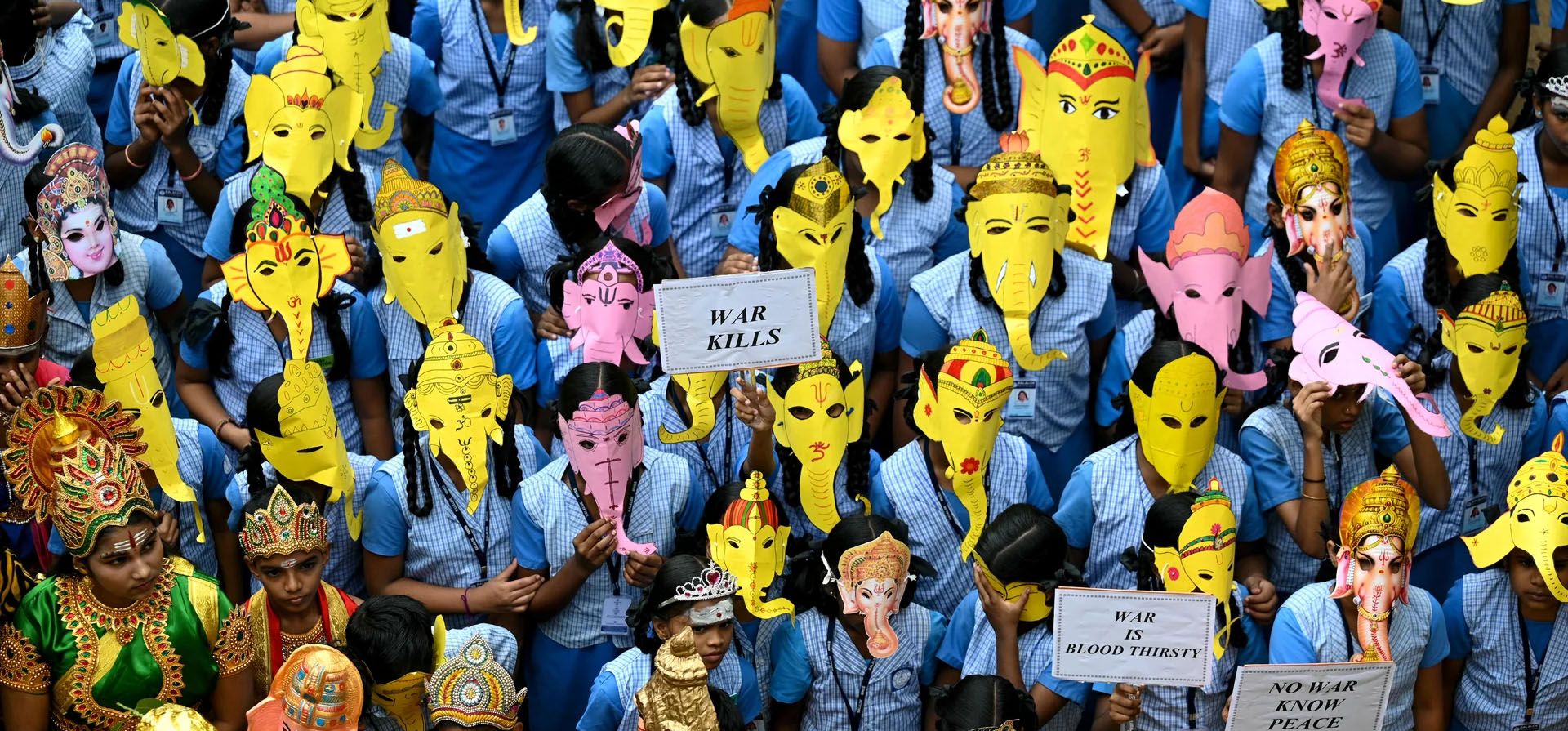 Los niños usan máscaras disfrazadas de la deidad hindú Ganesha en la víspera del festival Ganesh Chaturthi, Chennai, India. Fotografía: R Satish Babu/AFP/Getty Images Los niños usan máscaras disfrazadas de la deidad hindú Ganesha en la víspera del festival Ganesh Chaturthi, Chennai, India. Fotografía: R Satish Babu/AFP/Getty Images