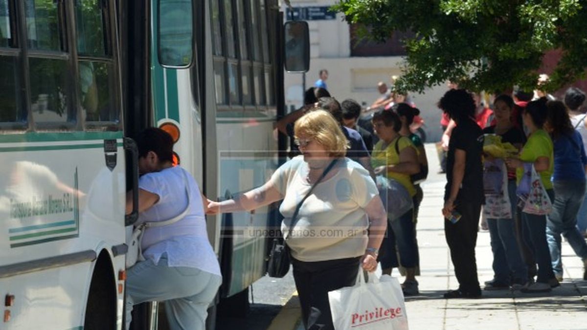 Dieron a conocer las frecuencias de los colectivos para el fin de ...