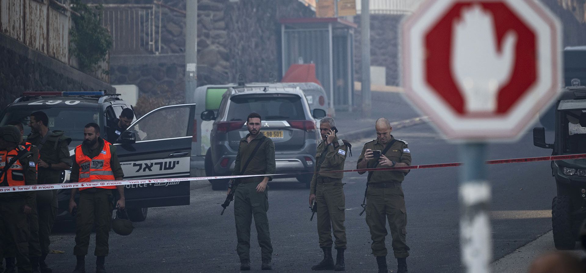 Miembros de las fuerzas israelíes acordonan un sitio que fue alcanzado por un cohete, disparado desde el Líbano, en Kiryat Shmona, en el norte de Israel, el miércoles 9 de octubre de 2024. (Foto AP/Leo Correa) Miembros de las fuerzas israelíes acordonan un sitio que fue alcanzado por un cohete, disparado desde el Líbano, en Kiryat Shmona, en el norte de Israel, el miércoles 9 de octubre de 2024. (Foto AP/Leo Correa)