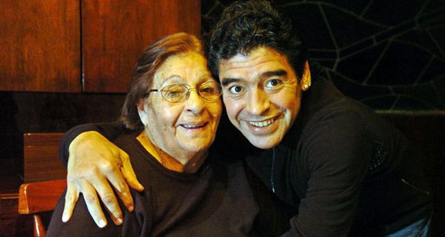 Falleci&oacute; la madre de Maradona y Diego llegar&iacute;a al pa&iacute;s esta noche