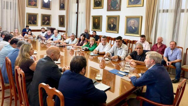 La CGT Regional Paraná presentó un documento a Rogelio Frigerio que expone un fuerte diagnóstico sobre la situación económica
