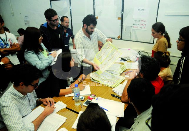 PASO 2015: finalizó este jueves el escrutinio definitivo de las mesas en toda la provincia