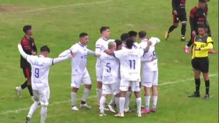 Todo Argentino celebra el gol de Elías Balbi, el del 1 a 0 sobre Muñiz en el Olaeta.