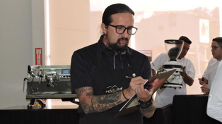 Además de experto en café y director del torneo que se llevará adelante en Rosario, Sabogal conoce el mercado local y asesoró a varios de los comercios de la ciudad que hoy ofrecen buen café.&nbsp;