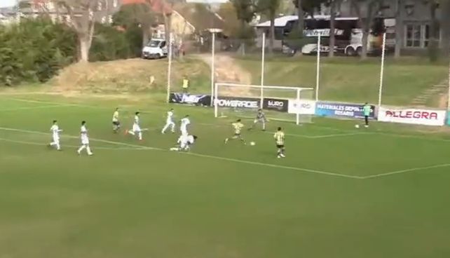 Giovanni Ismael Cantizano gambeteó a varios rivales y definió con un derechazo cruzado ante la salida del arquero. (Imagen de video)