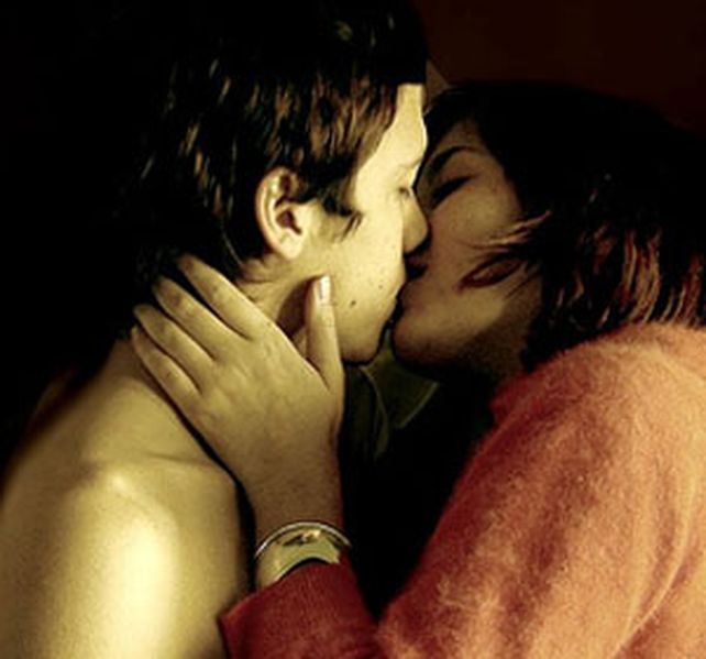 Los besos apasionados ayudan a elegir la pareja adecuada y prolongar la relación amorosa