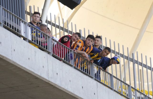 Hinchas de Central desafiaron la distancia y están en Chile