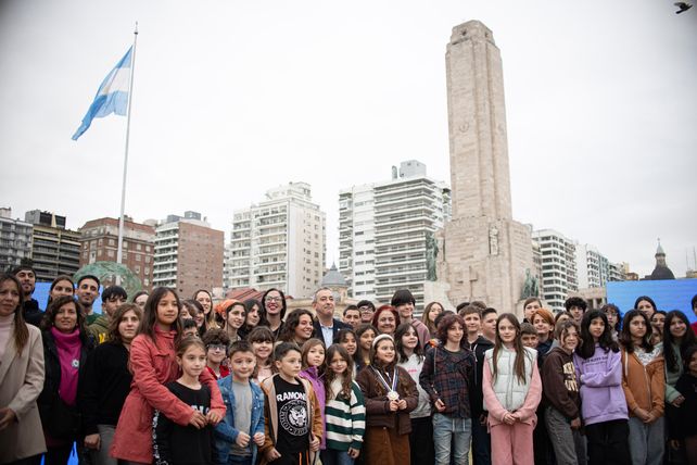 El emotivo encuentro para distinguir al Consejo de Niñas y Niños de Rosario tuvo lugar este lunes en el Parque Nacional a la Bandera