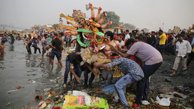India celebra el Durga Puja, el festival en el que el bien triunfa sobre el mal