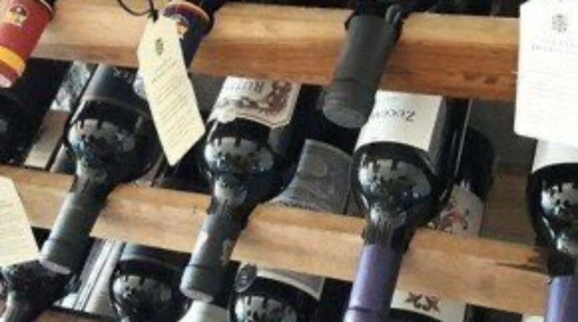 Las autoridades no sólo se encontraron con una costosa vinoteca