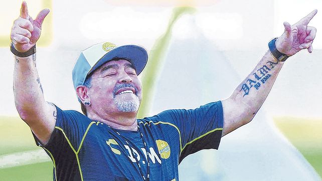 En su mundo. Diego festeja el triunfo de su equipo