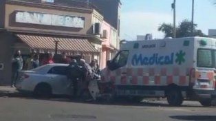 Choque en Paraná entre un auto y una ambulancia.