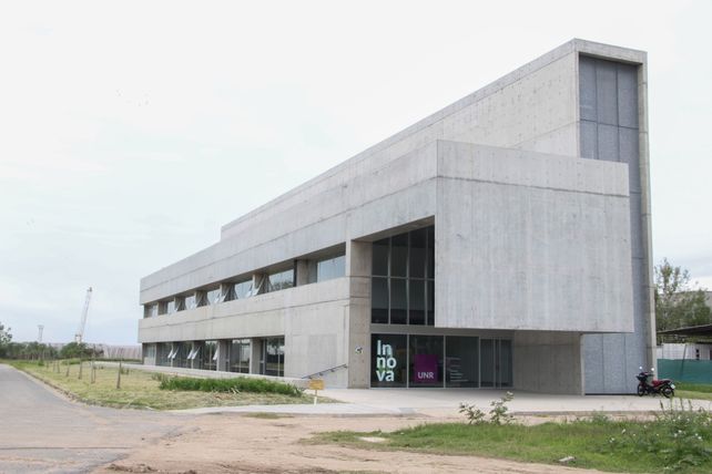 El edificio que continúa en plena expansión está ubicado en el predio conocido como La Siberia.