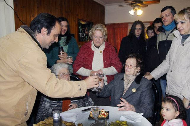 El intendente José Corral saludó a “Tata” Losa por sus cien años de vida
